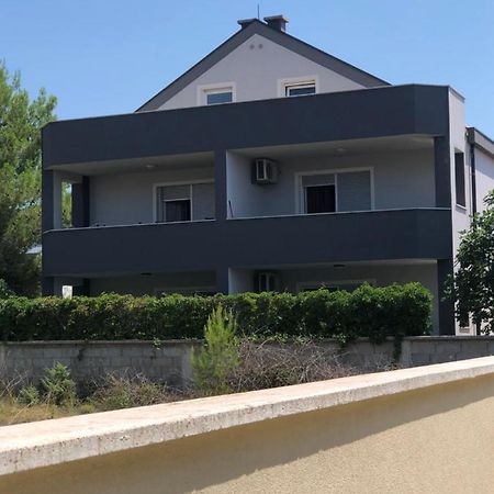 Apartment Miaantonia Vrsi Bagian luar foto