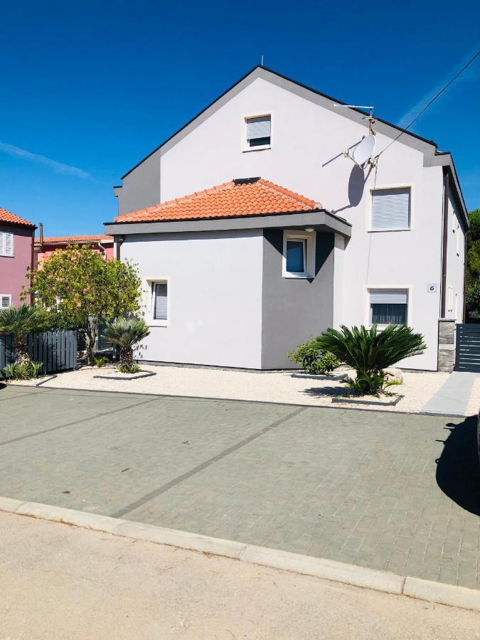 Apartment Miaantonia Vrsi Bagian luar foto