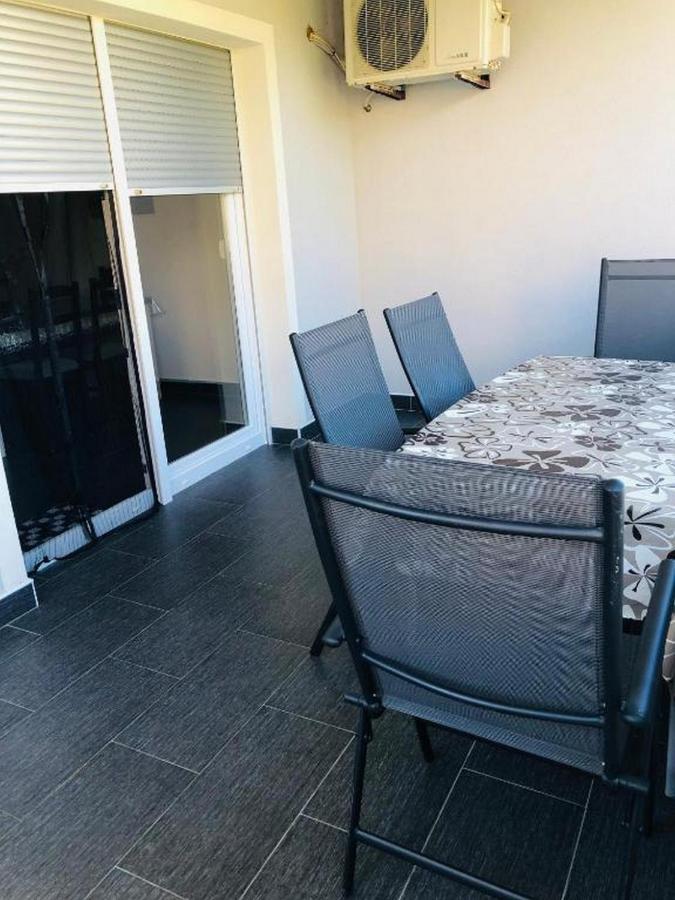 Apartment Miaantonia Vrsi Bagian luar foto